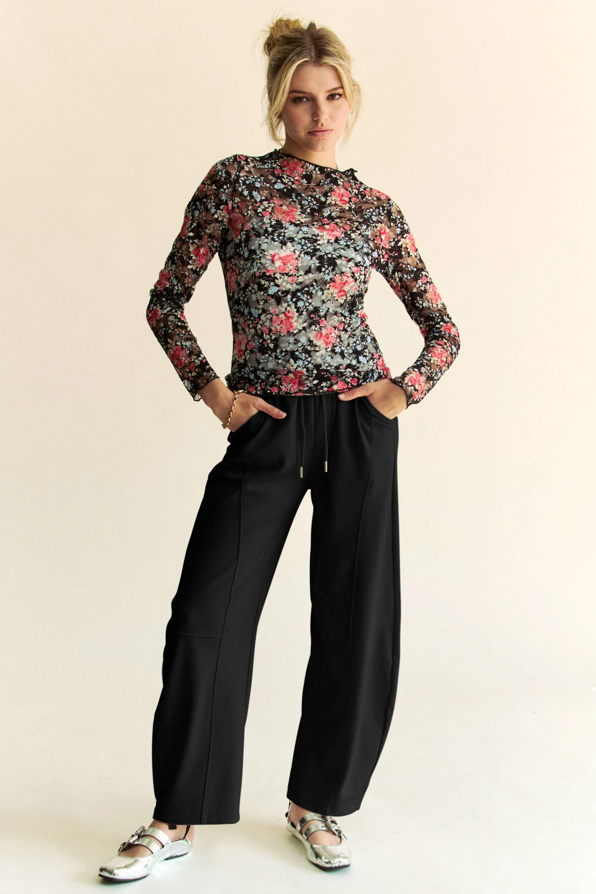 BLACK BARREL PANTS