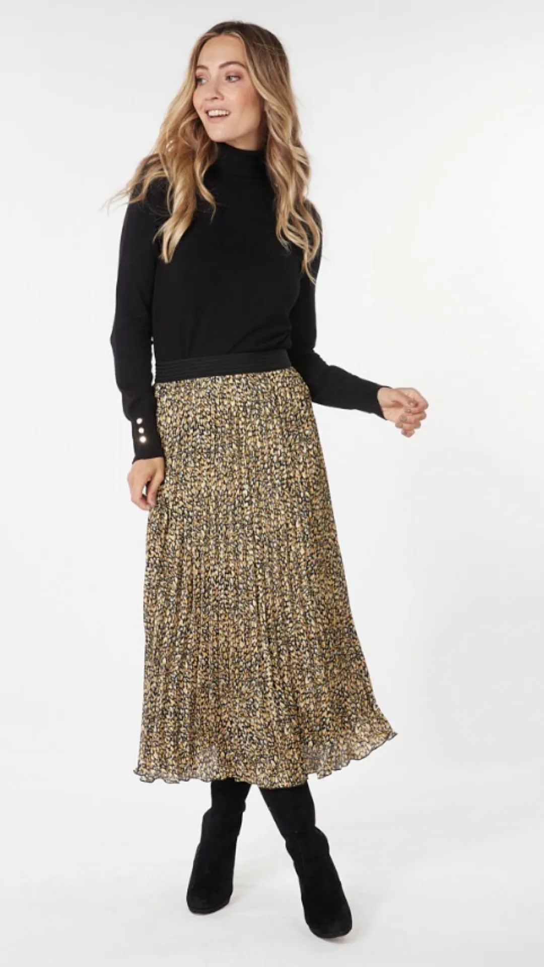 Long  pleated Skirt by Esqualo