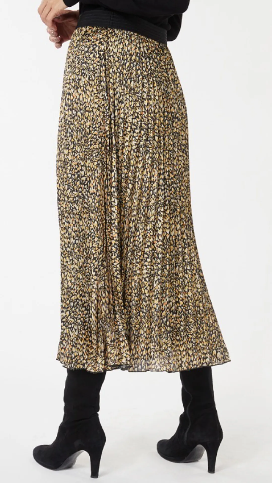 Long  pleated Skirt by Esqualo