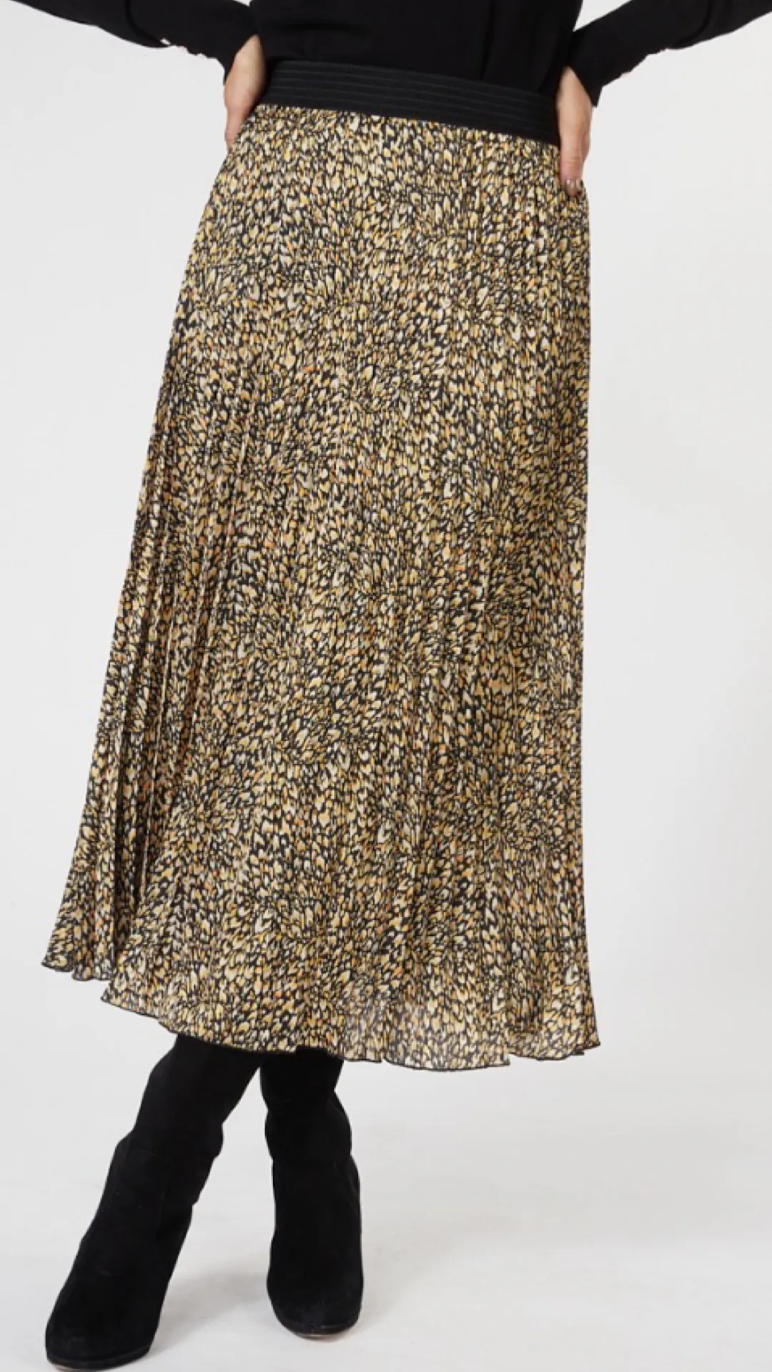 Long  pleated Skirt by Esqualo